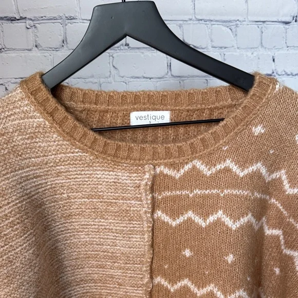 Vestique Patterned Tan Sweater - Picture 2 of 8